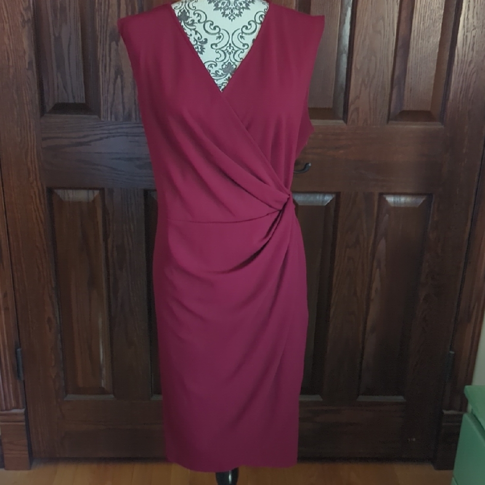 Chic Sleeveless Burgundy Wrap Dress